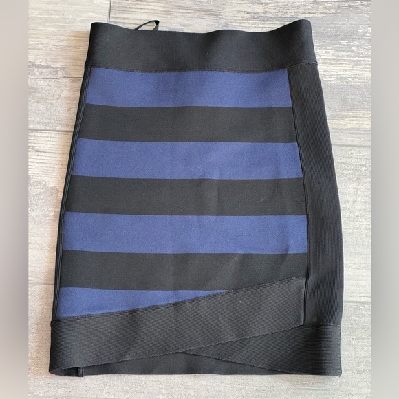 BCBGMaxAzria Body Con mini skirt size XS striped navy black crossover hem - Picture 1 of 3